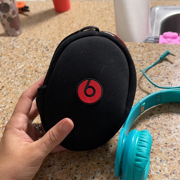 Beats Headphones - Picture 4 of 10